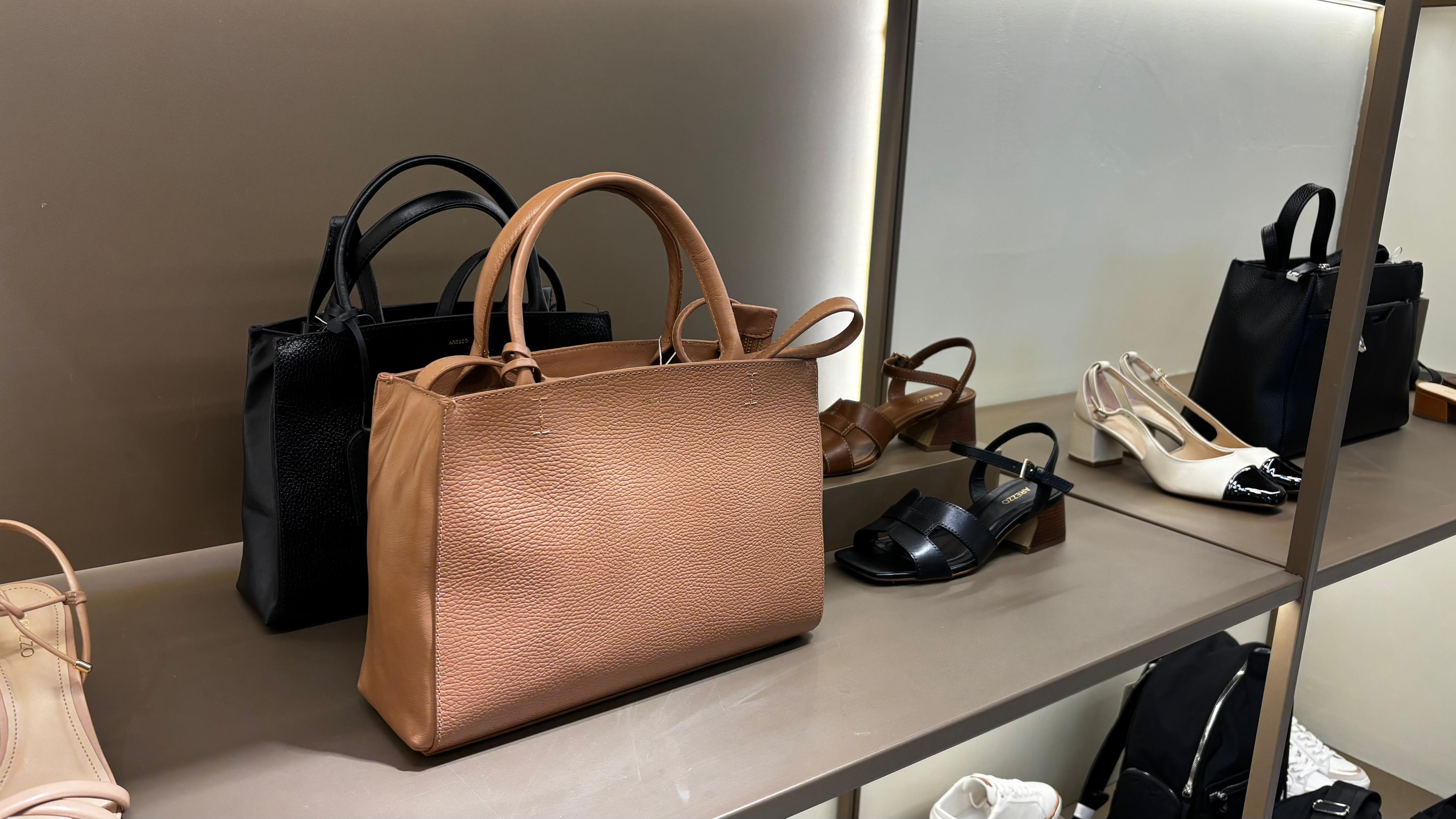 Arezzo reabre no Norte Shopping com design renovado e conceito moderno