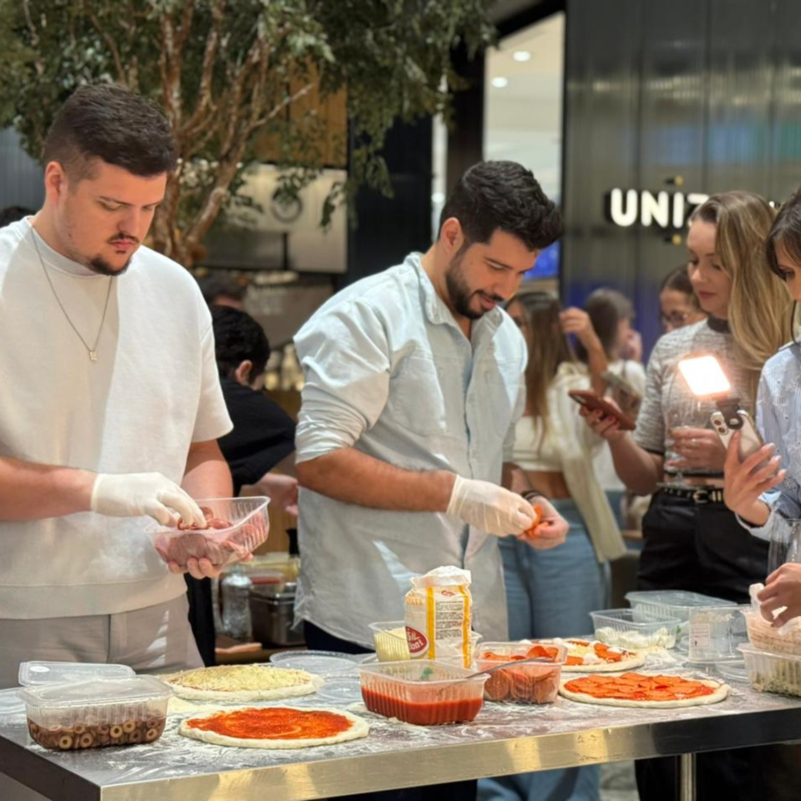 Quintas Gourmet no Balneário Shopping: experiências gastronômicas com pizza, vinho e culinária japonesa no mês de março