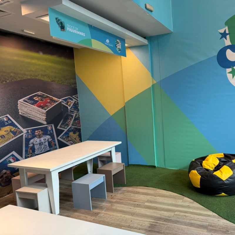 Ponto de troca de figurinhas movimenta o Norte Shoppings na Copa